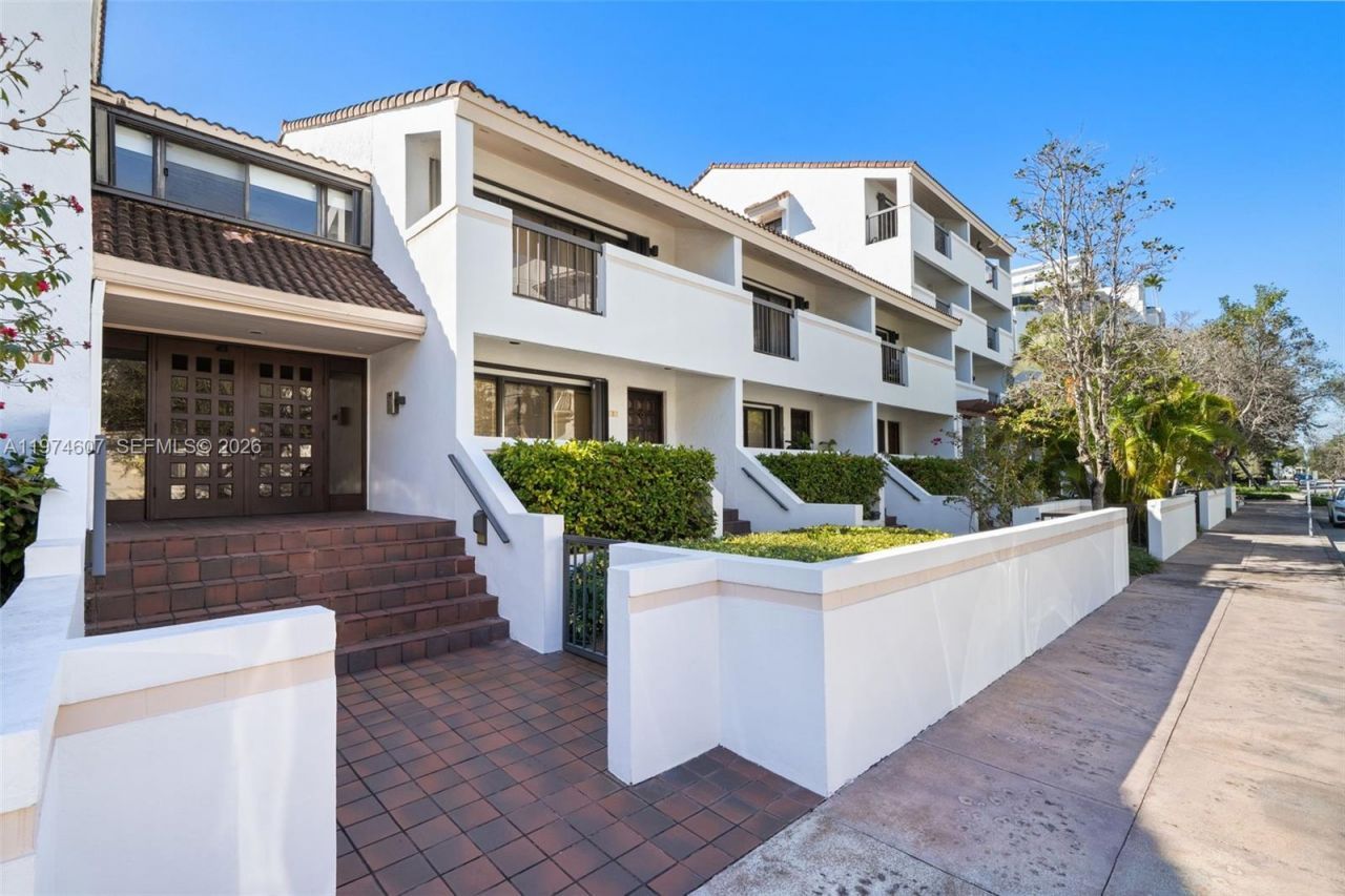 2600 Cardena St, Unit PH4, Coral Gables, FL 33134 Photo