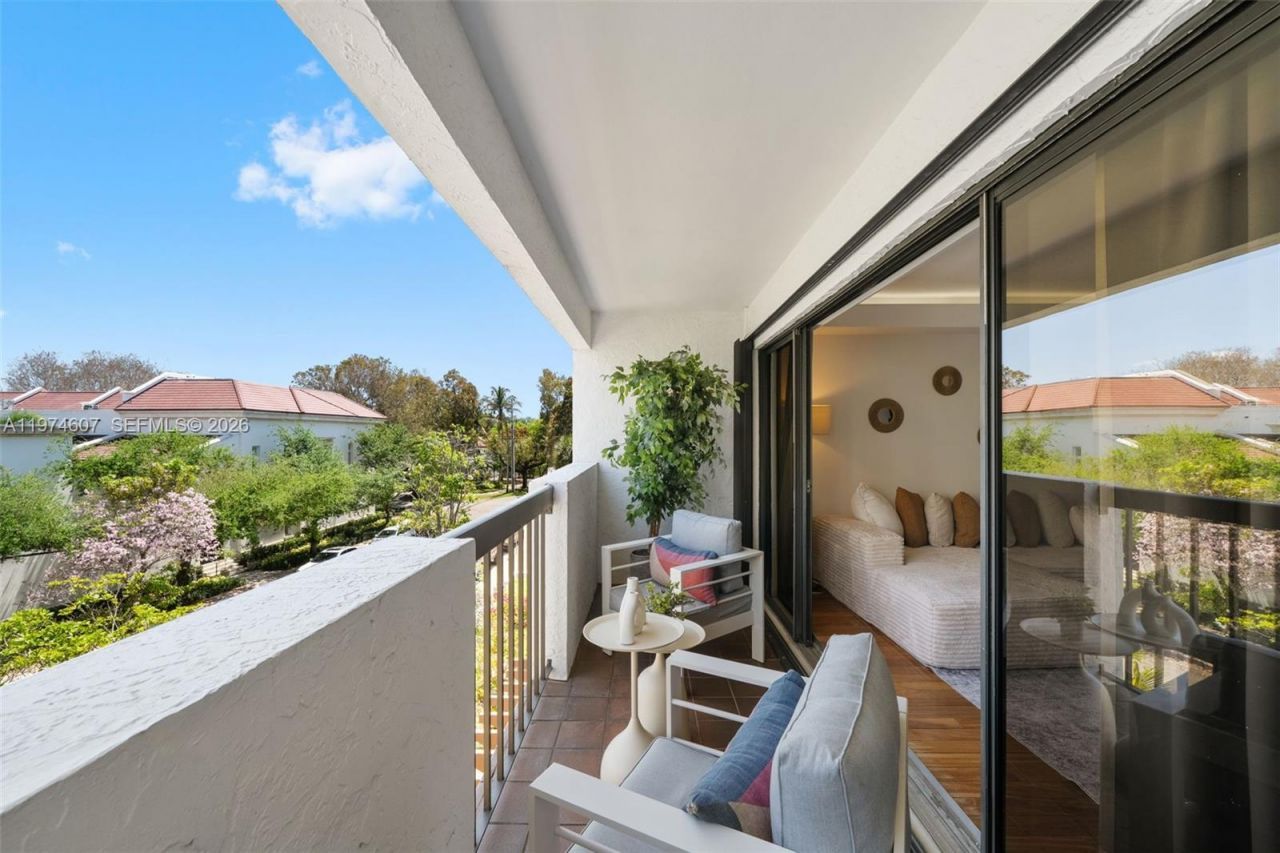 2600 Cardena St, Unit PH4, Coral Gables, FL 33134 Photo