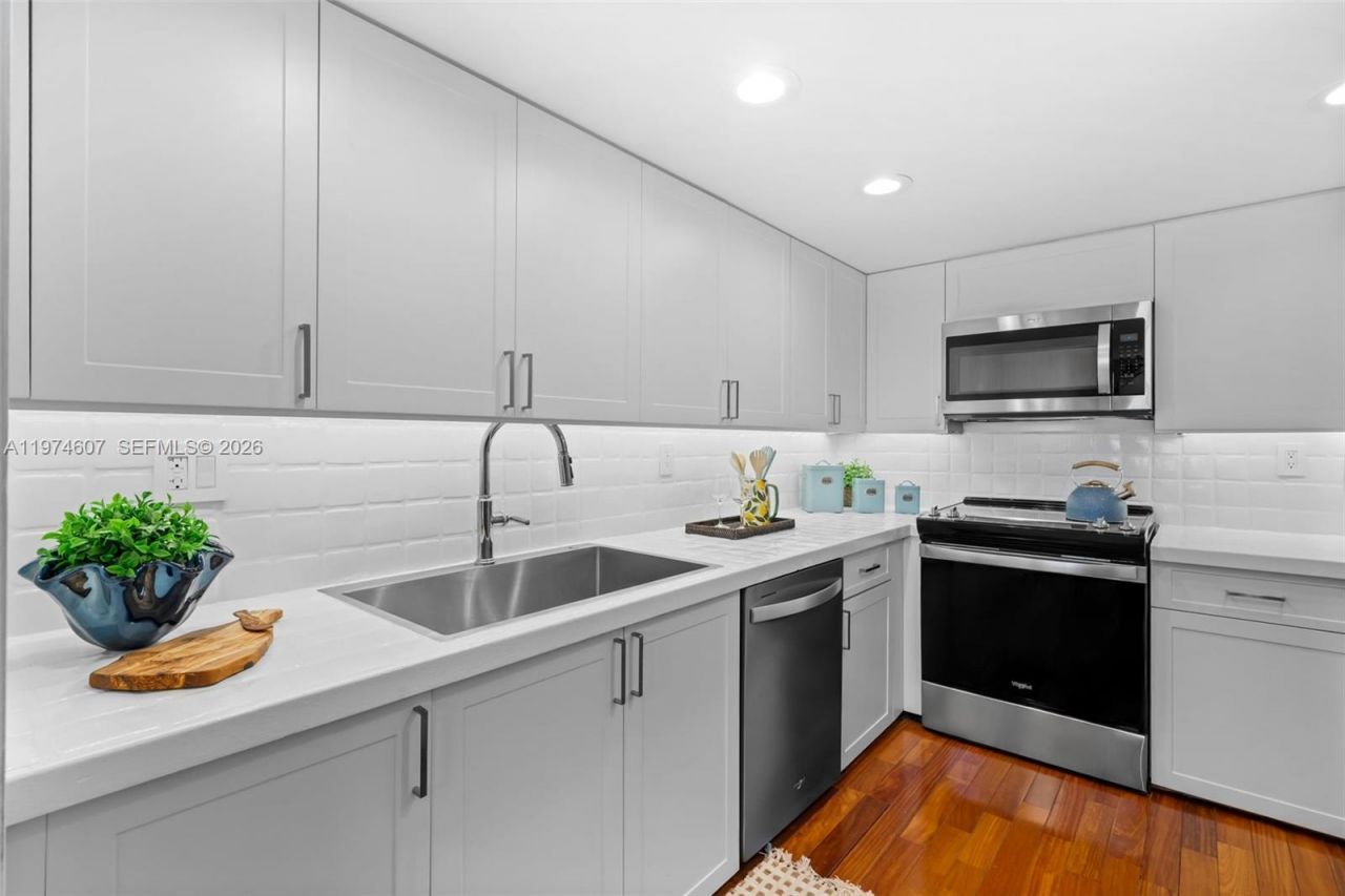 2600 Cardena St, Unit PH4, Coral Gables, FL 33134 Photo