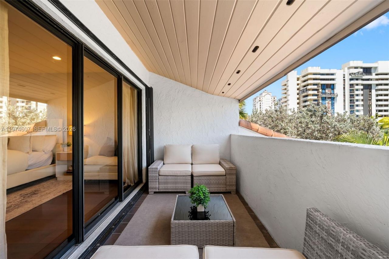 2600 Cardena St, Unit PH4, Coral Gables, FL 33134 Photo