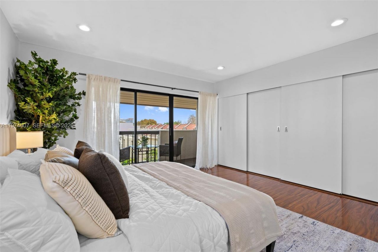 2600 Cardena St, Unit PH4, Coral Gables, FL 33134 Photo