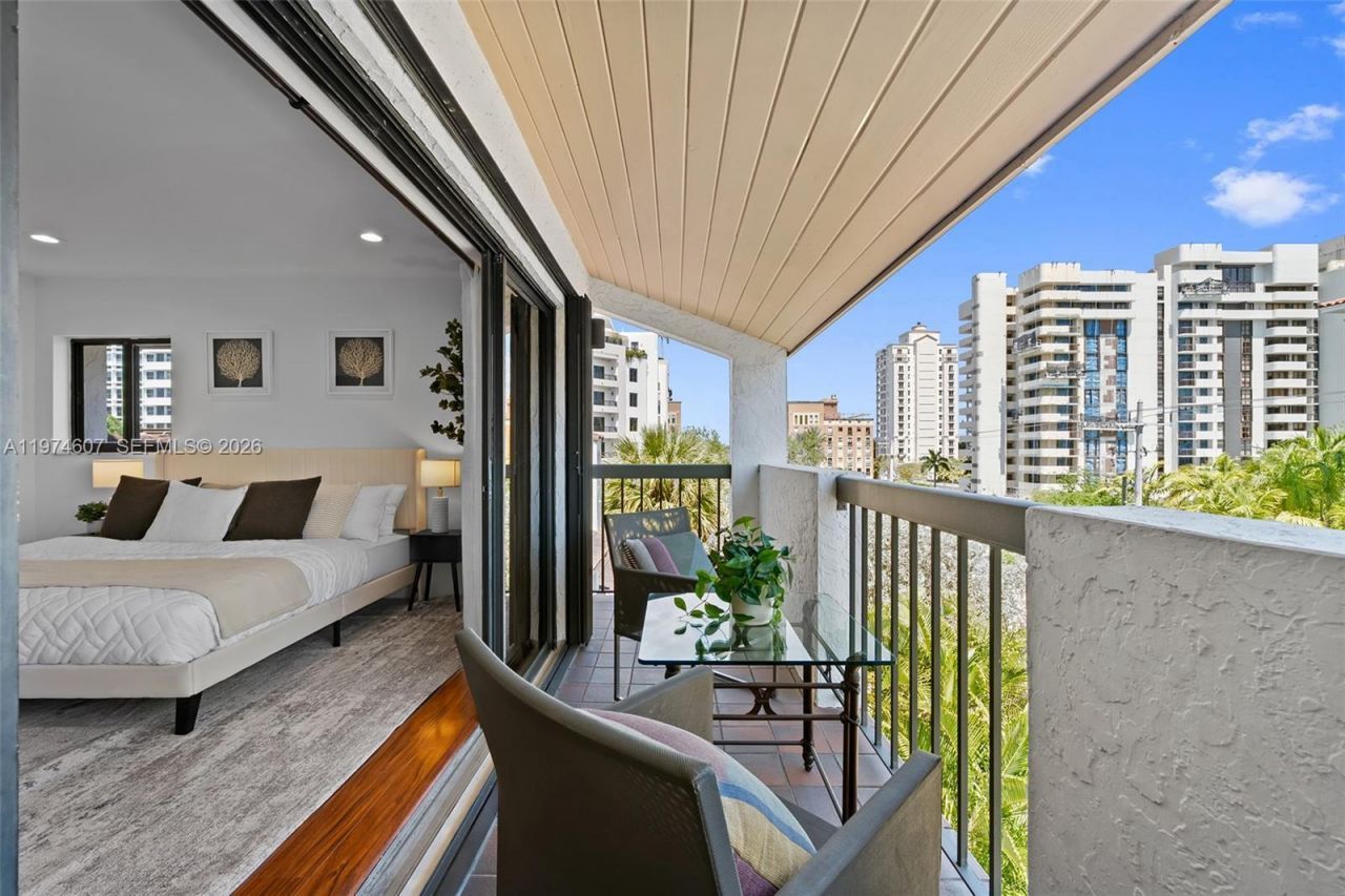 2600 Cardena St, Unit PH4, Coral Gables, FL 33134 Photo