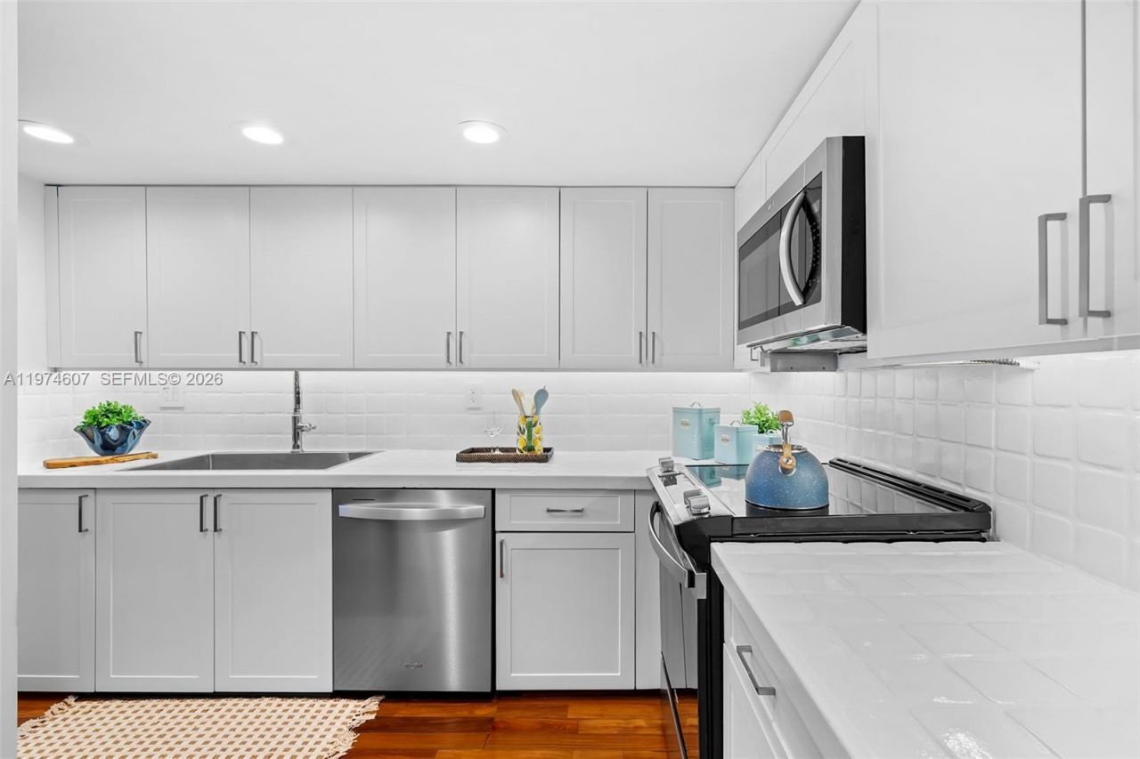 2600 Cardena St, Unit PH4, Coral Gables, FL 33134 Photo