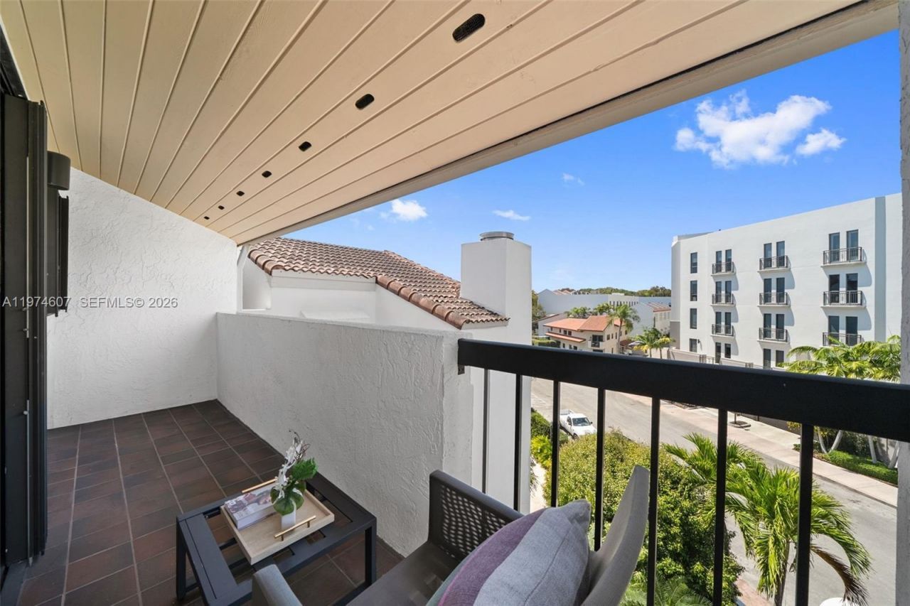 2600 Cardena St, Unit PH4, Coral Gables, FL 33134 Photo