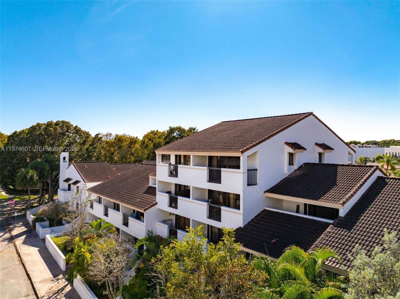 2600 Cardena St, Unit PH4, Coral Gables, FL 33134 Photo