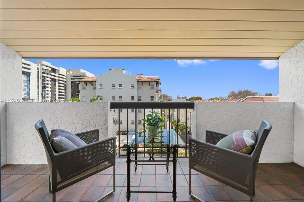 2600 Cardena St, Unit PH4, Coral Gables, FL 33134 Photo