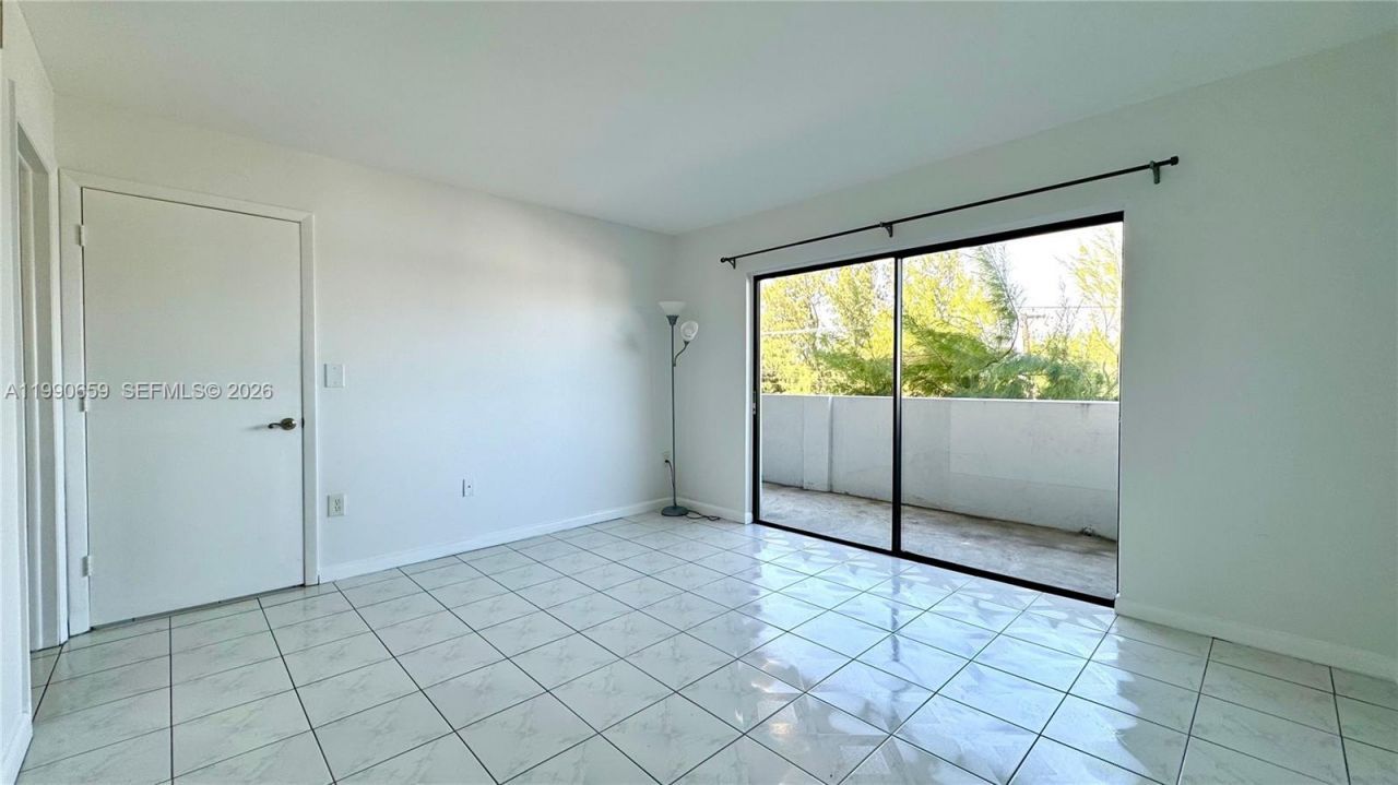 130 S Shore Dr, Unit 4B, Miami Beach, FL 33141 Photo
