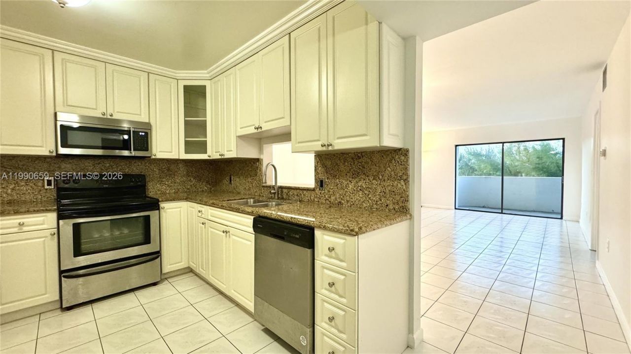 130 S Shore Dr, Unit 4B, Miami Beach, FL 33141 Photo