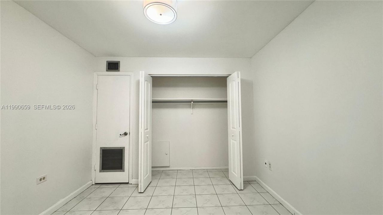 130 S Shore Dr, Unit 4B, Miami Beach, FL 33141 Photo