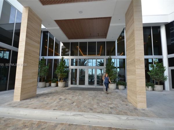 16385 Biscayne Blvd, Unit 518, North Miami Beach, FL 33160