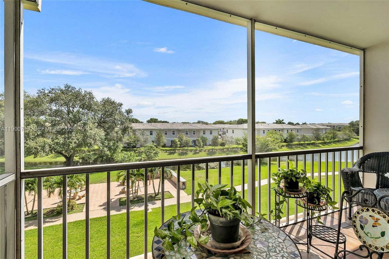 3535 Broken Woods Dr, Unit 302, Coral Springs, FL 33065 Photo