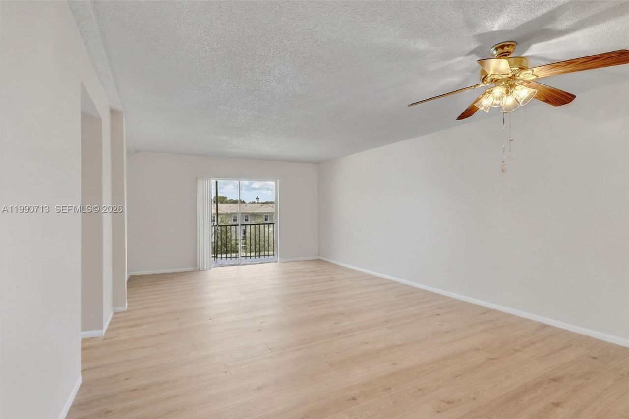 3535 Broken Woods Dr, Unit 302, Coral Springs, FL 33065 Photo