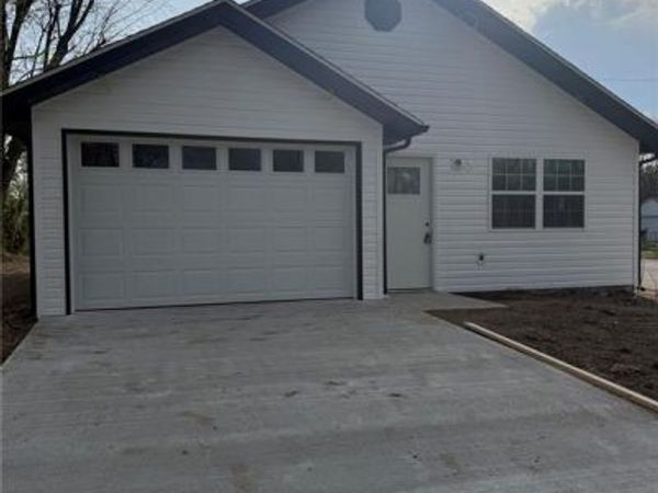 387 Harrison Avenue, Lebanon, MO 65536