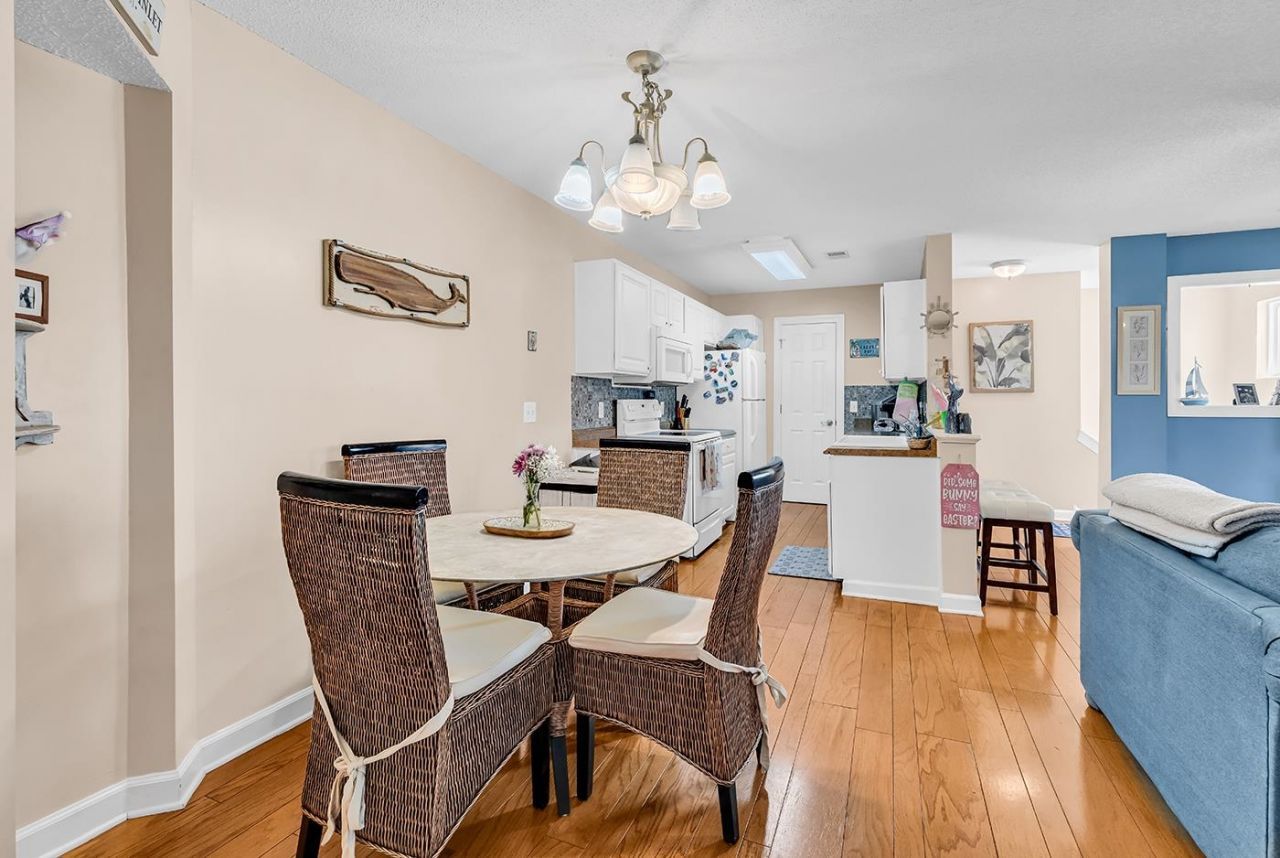 4385 Daphne Ln. Photo 7