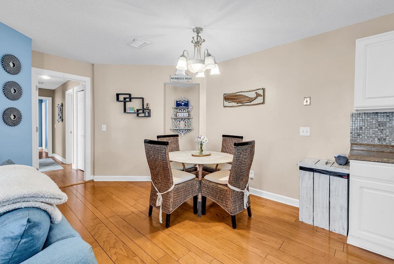 4385 Daphne Ln. Photo 9