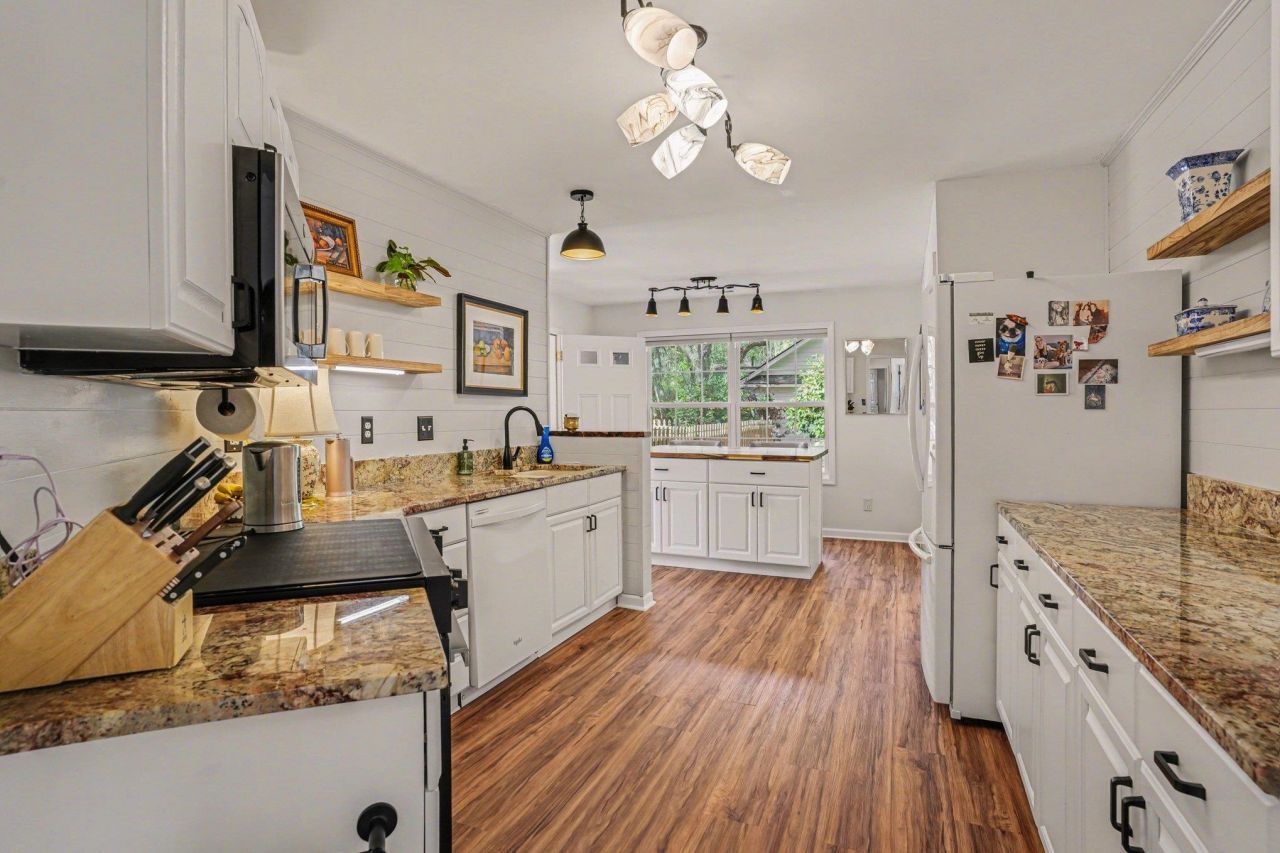 160 Riverbirch Ln. Photo 10