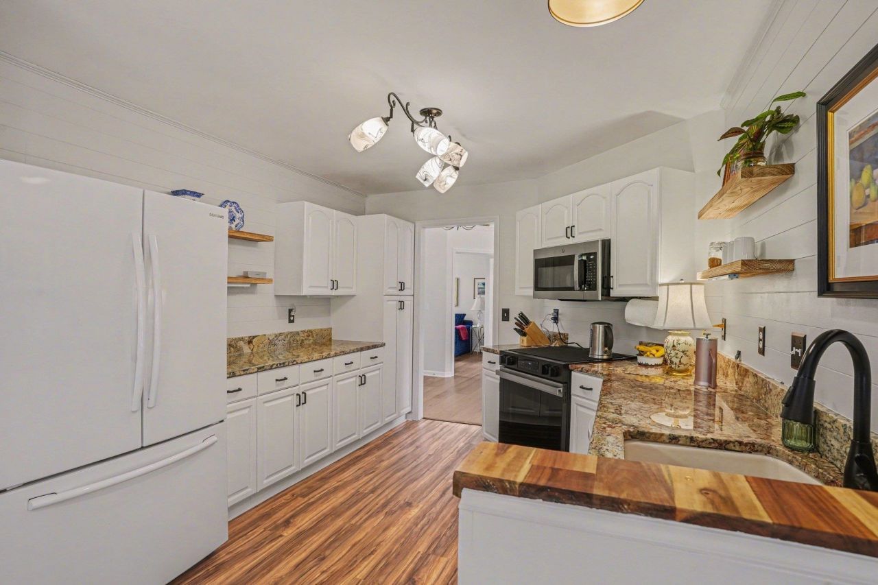 160 Riverbirch Ln. Photo 11