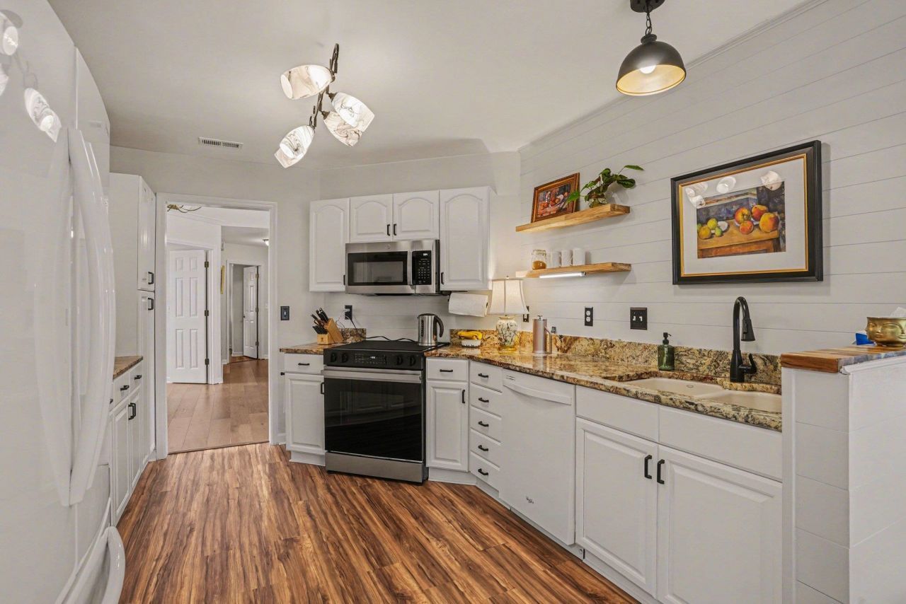 160 Riverbirch Ln. Photo 12