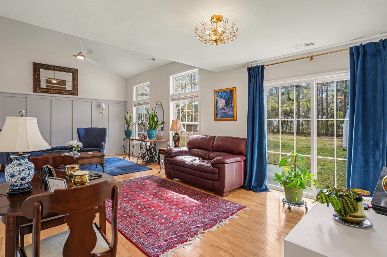 160 Riverbirch Ln. Photo 6