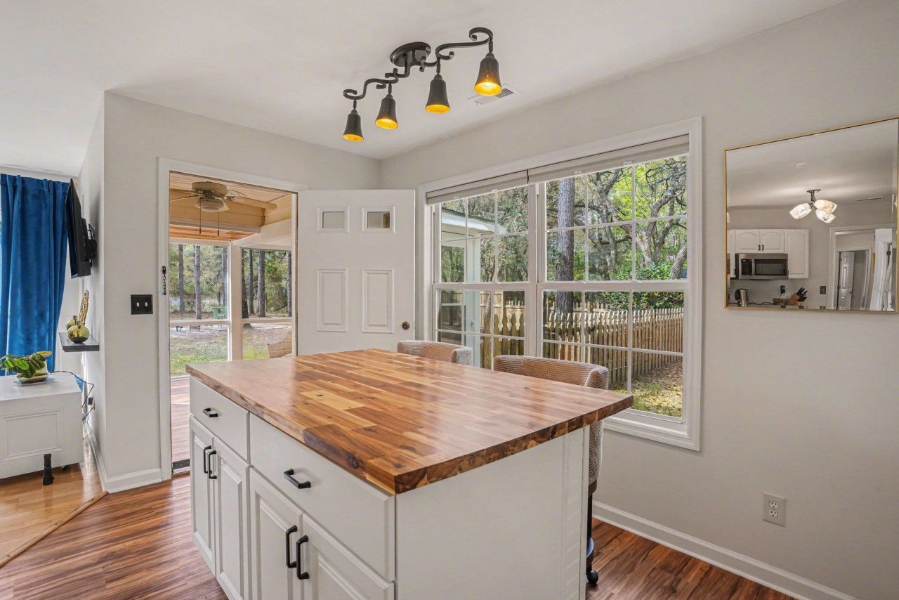 160 Riverbirch Ln. Photo 9