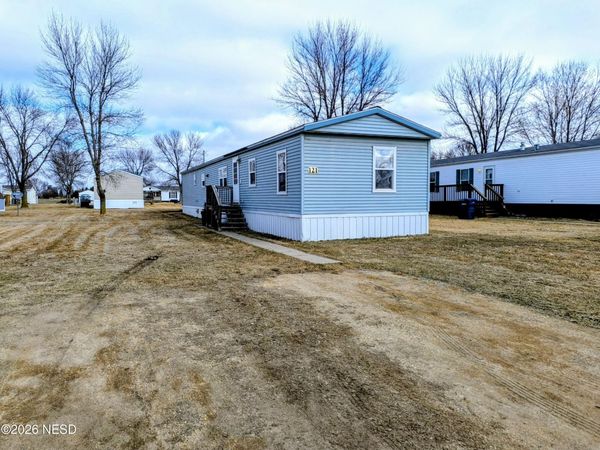 121 18TH AVENUE SW, Watertown, SD 57201