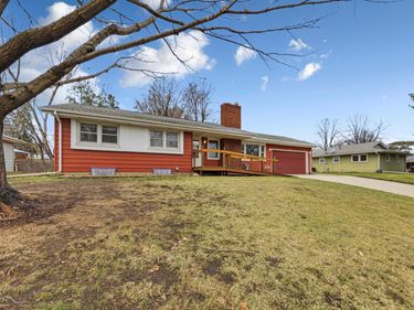 2123 Fox Place, Mendota Heights, MN 55120