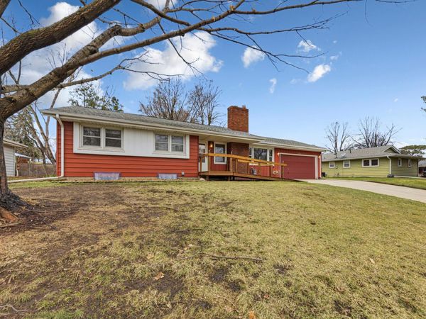 2123 Fox Place, Mendota Heights, MN 55120