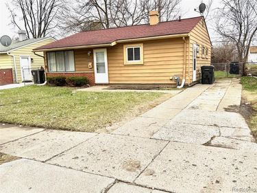 22011 Blackstone Street, Oak Park, MI 48237