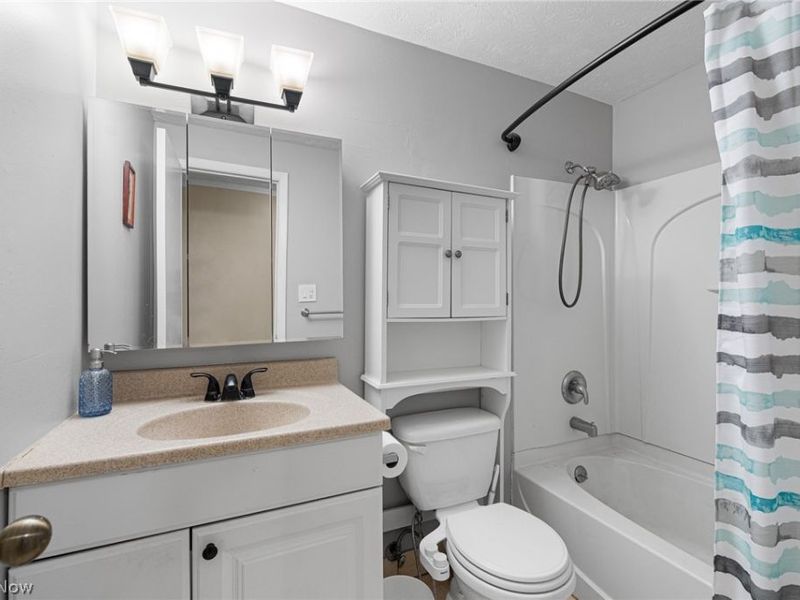 12900 Lake Avenue, Unit 2005, Lakewood, OH 44107 Photo 16