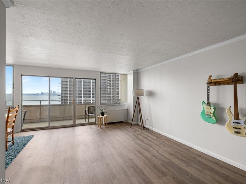 12900 Lake Avenue, Unit 2005, Lakewood, OH 44107 Photo 3