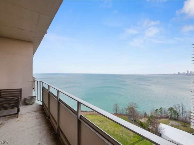 12900 Lake Avenue, Unit 2005, Lakewood, OH 44107 Photo 6