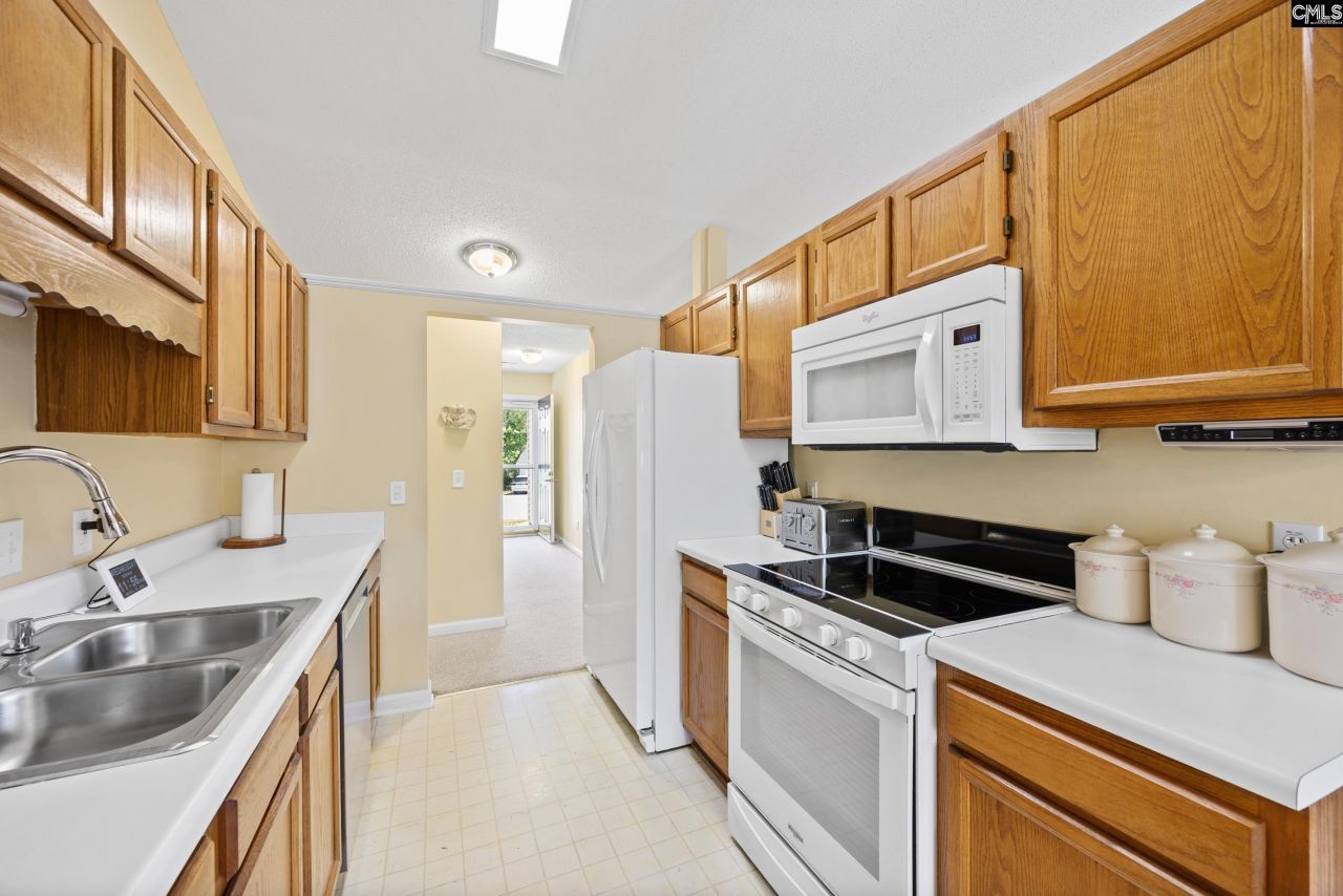 208 Amber Chase Court  Photo 10