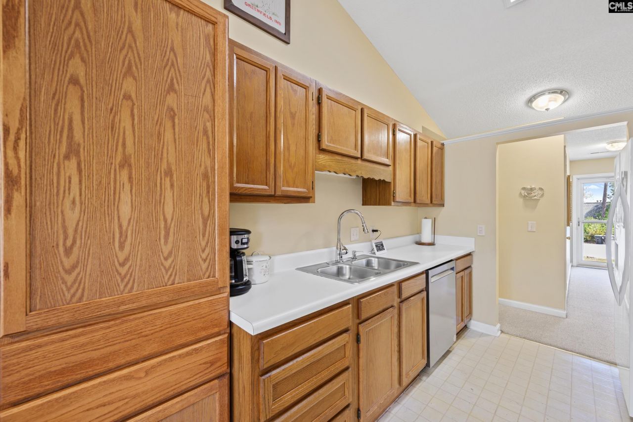 208 Amber Chase Court  Photo 11