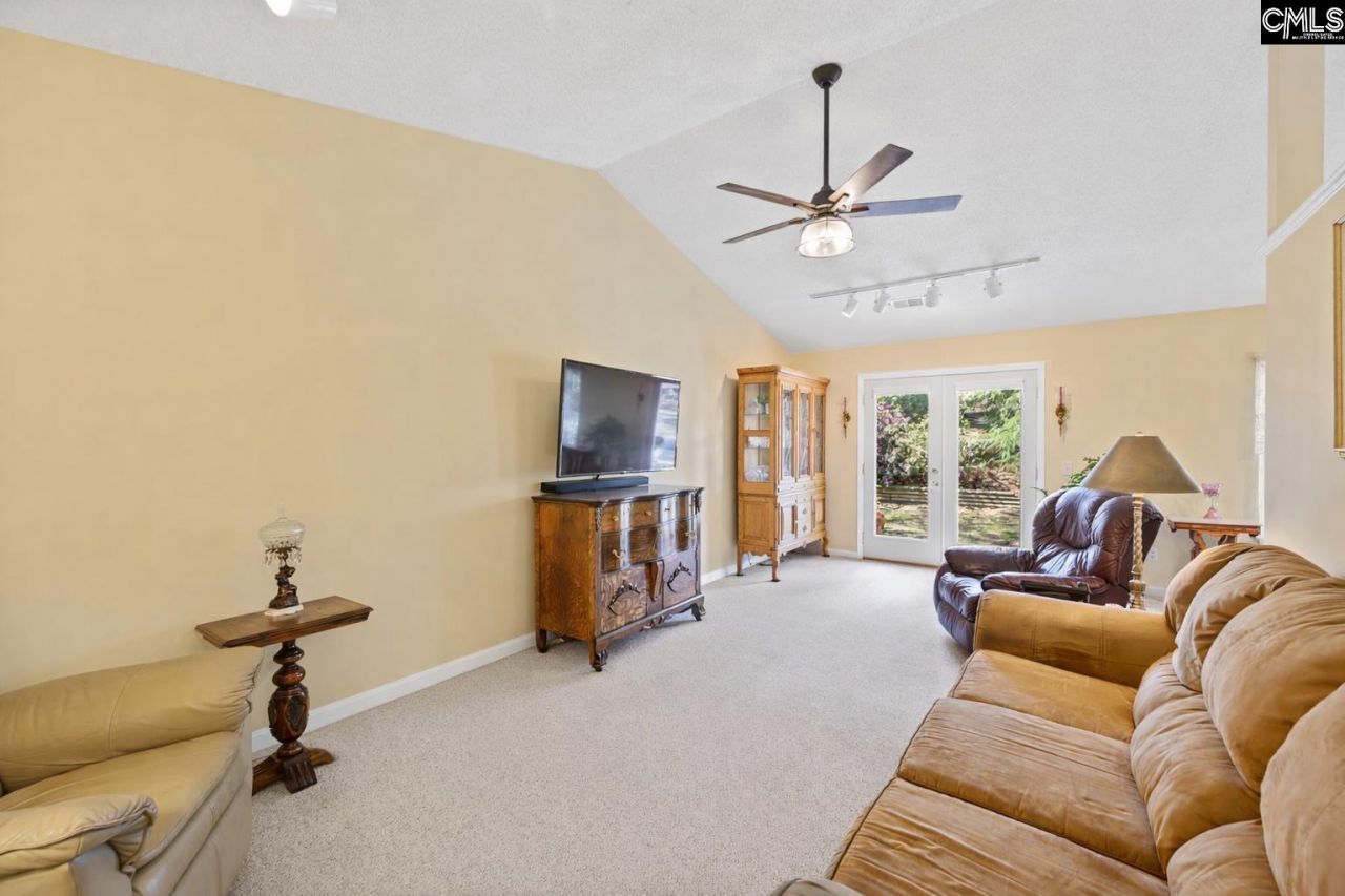 208 Amber Chase Court  Photo 7