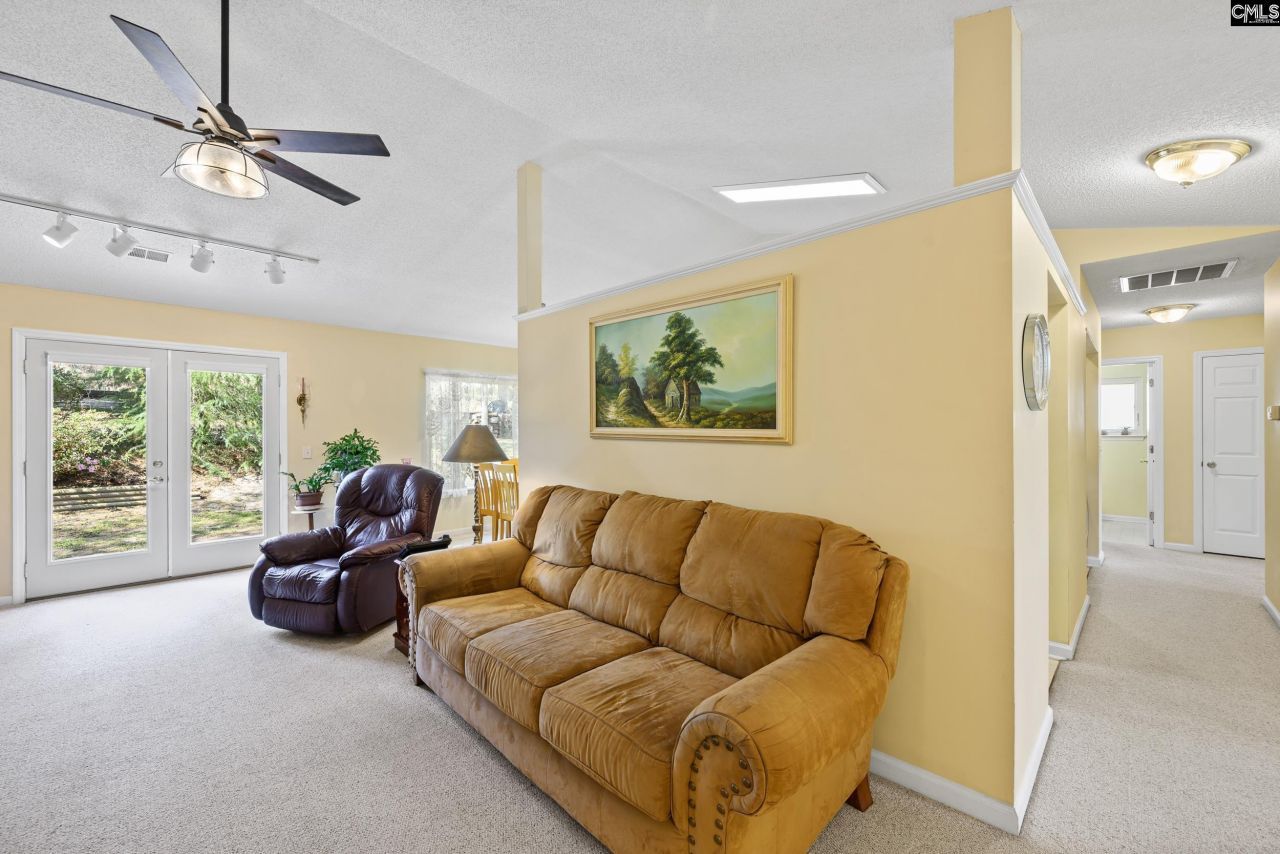 208 Amber Chase Court  Photo 8