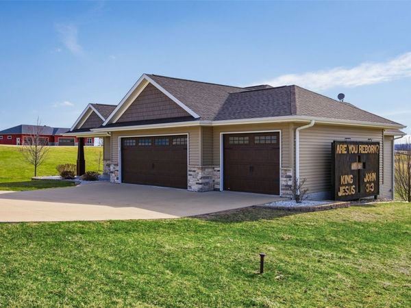 116 Wood Ridge Road , Anamosa, IA 52205