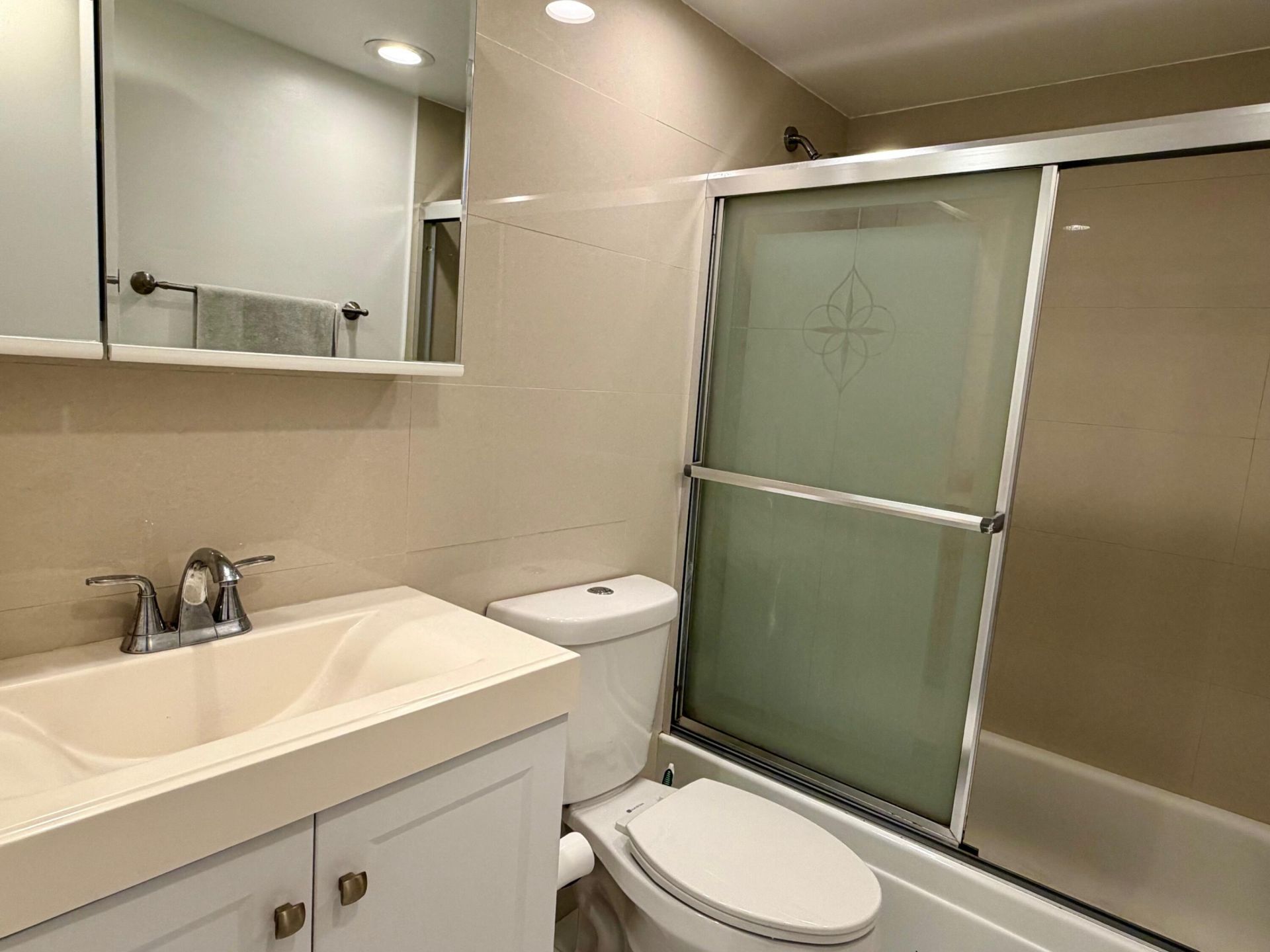 3000 Riomar Street, Unit 410, Fort Lauderdale, FL 33304 Photo