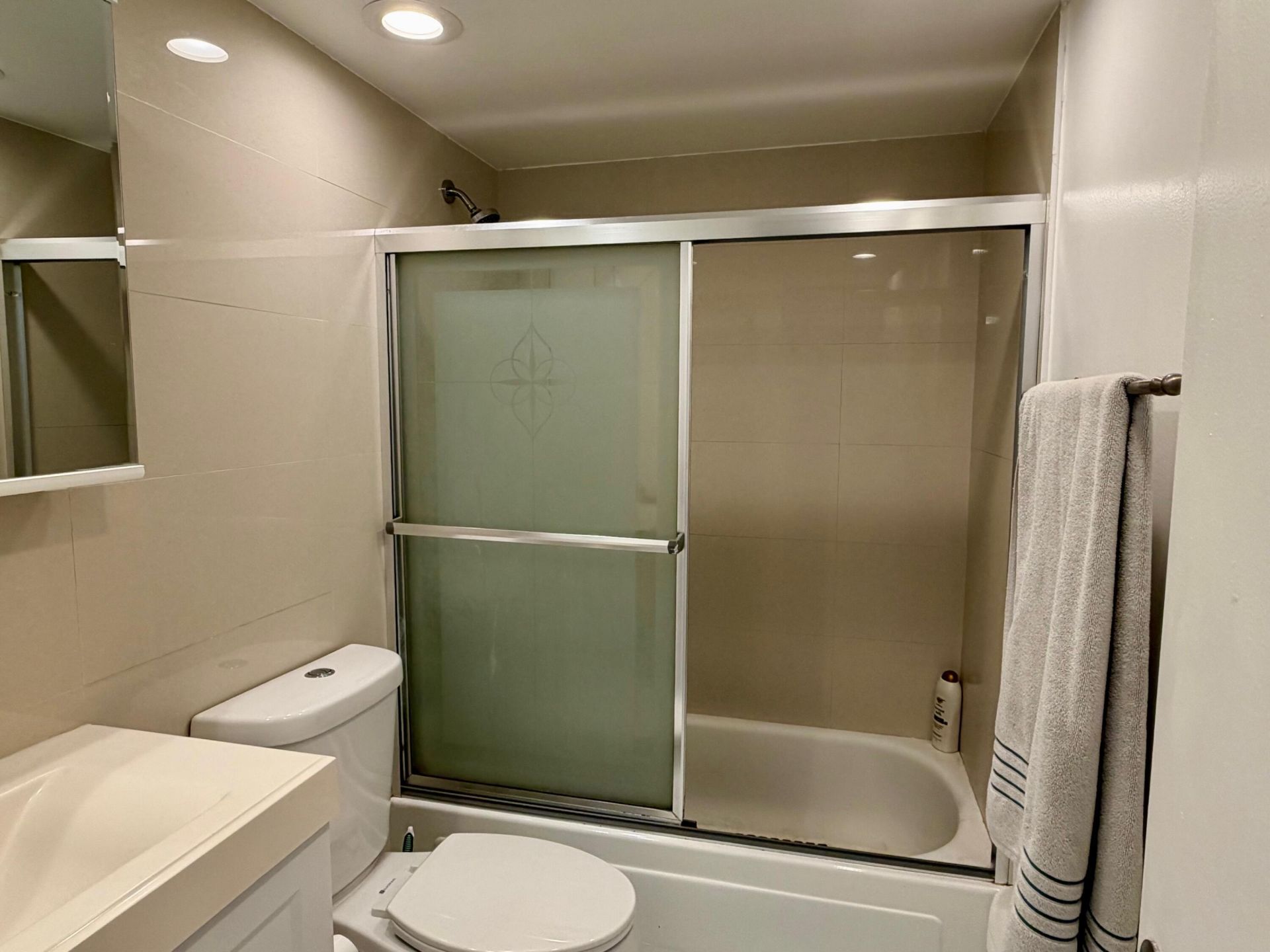 3000 Riomar Street, Unit 410, Fort Lauderdale, FL 33304 Photo