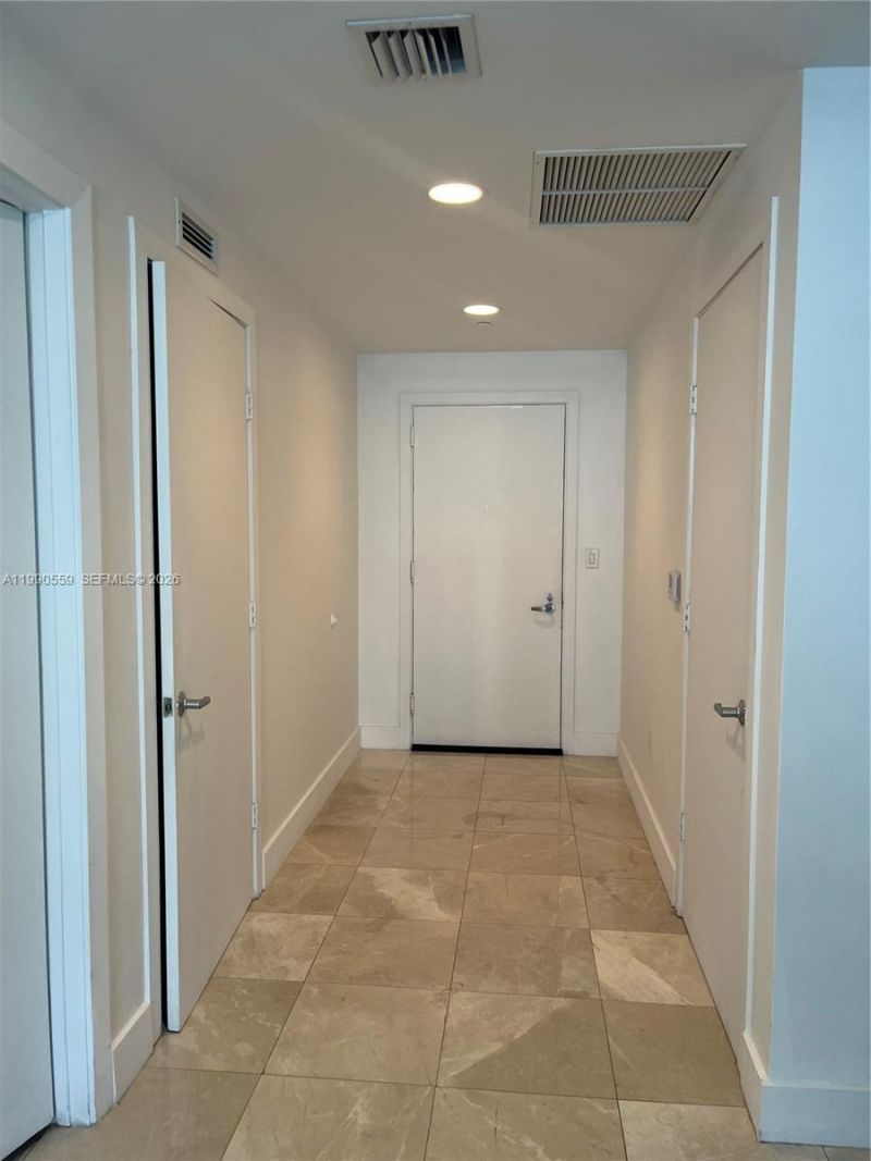 1050 Brickell Av, Unit 1406, Miami, FL 33131 Photo