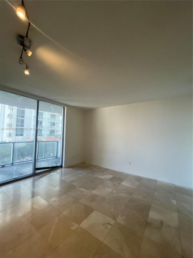 1050 Brickell Av, Unit 1406, Miami, FL 33131 Photo