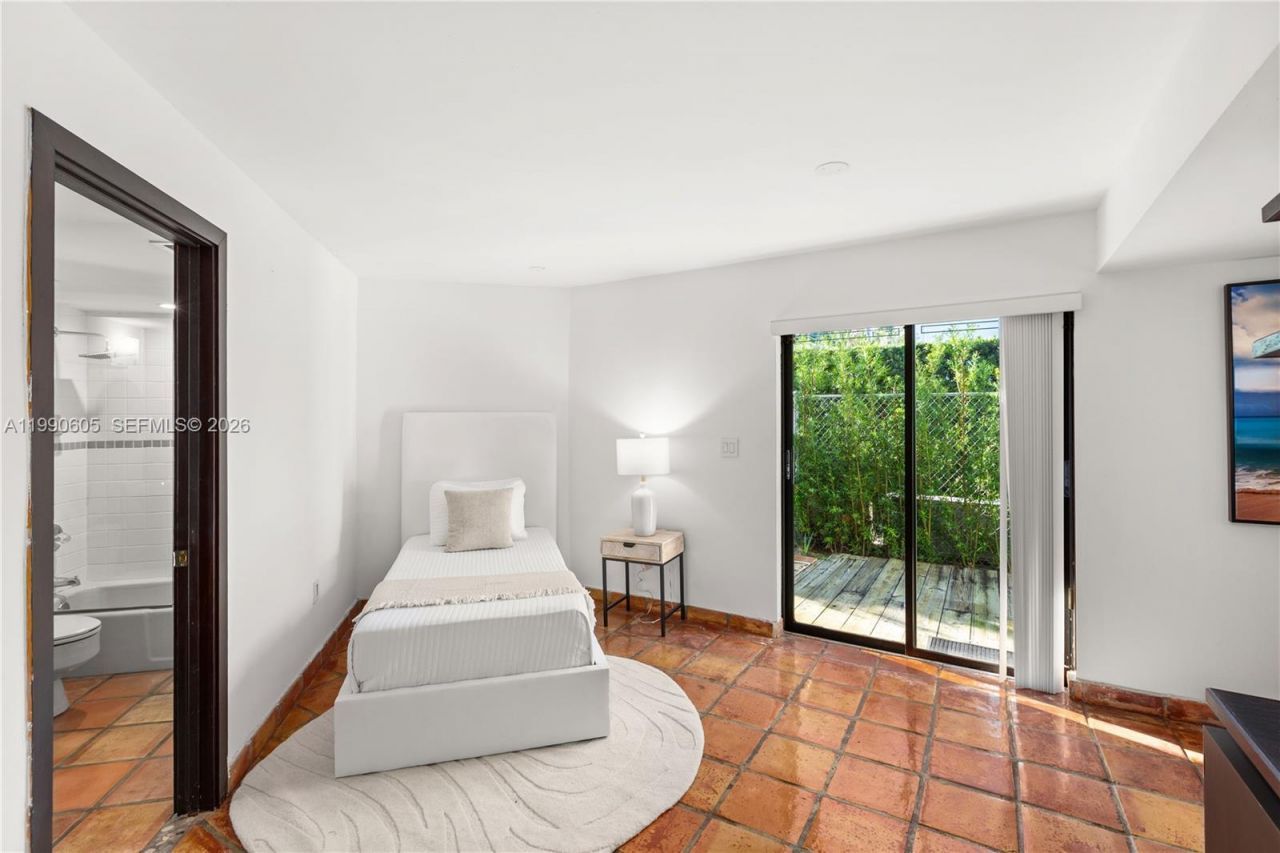 3520 Rockerman Rd, Miami, FL 33133 Photo