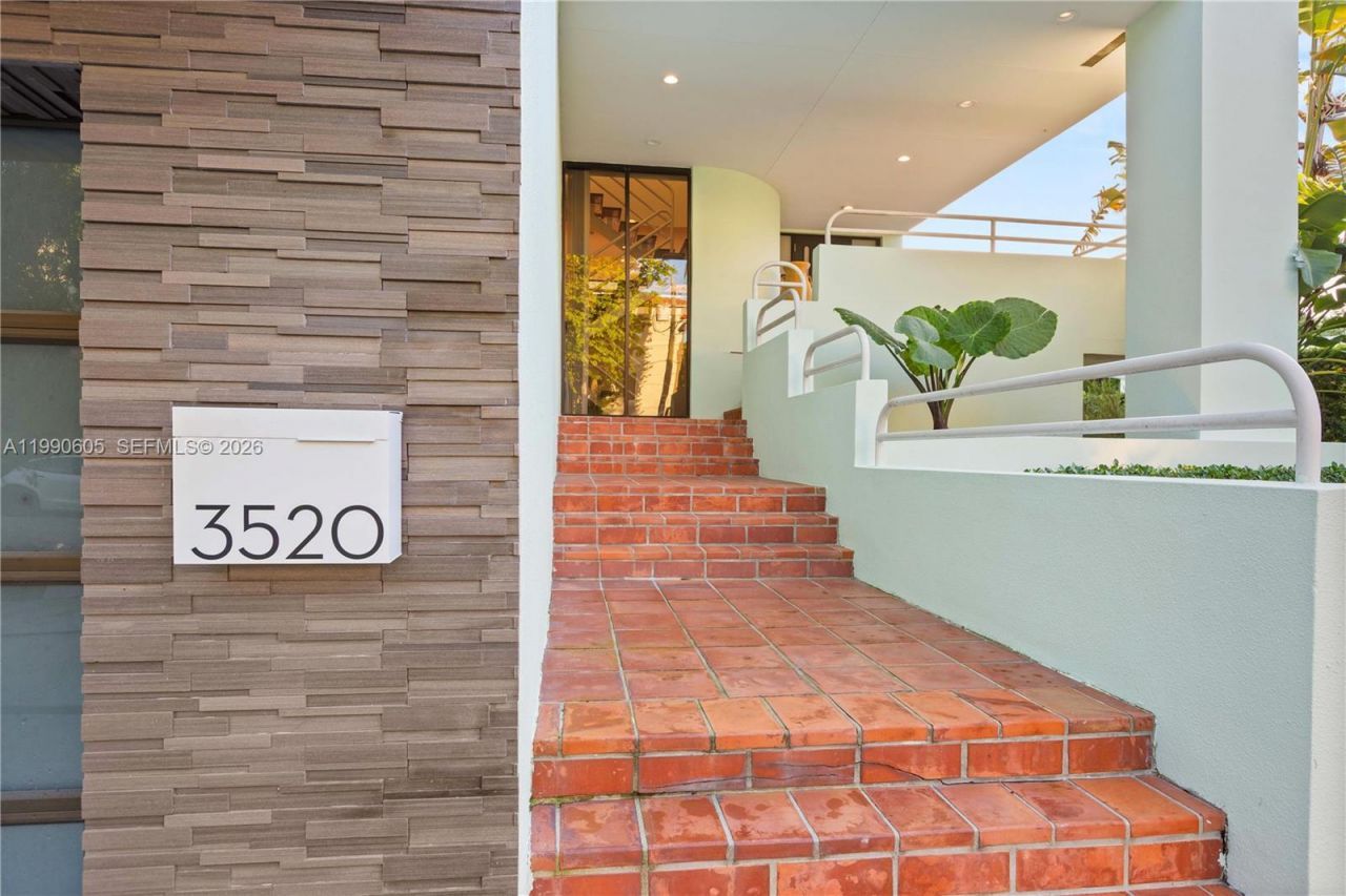 3520 Rockerman Rd, Miami, FL 33133 Photo