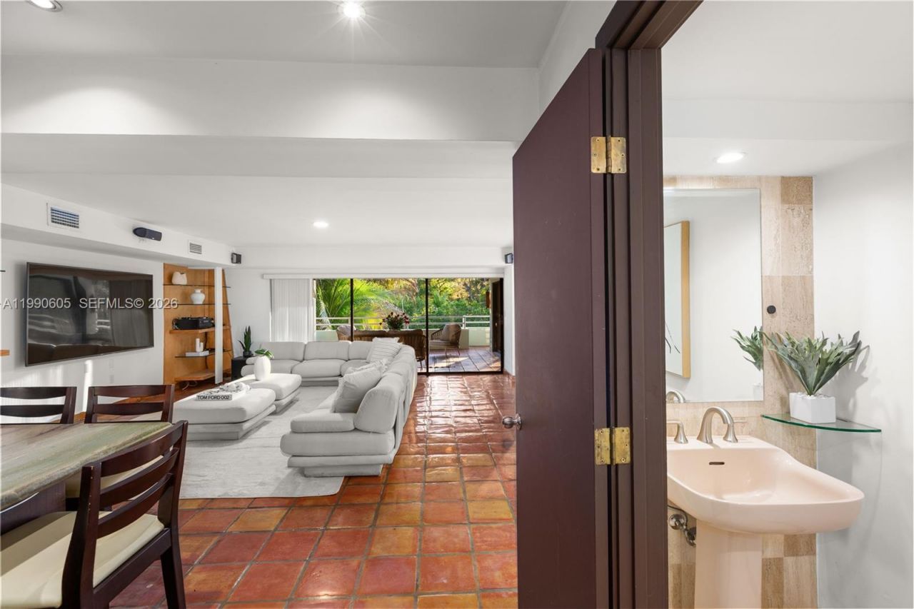 3520 Rockerman Rd, Miami, FL 33133 Photo