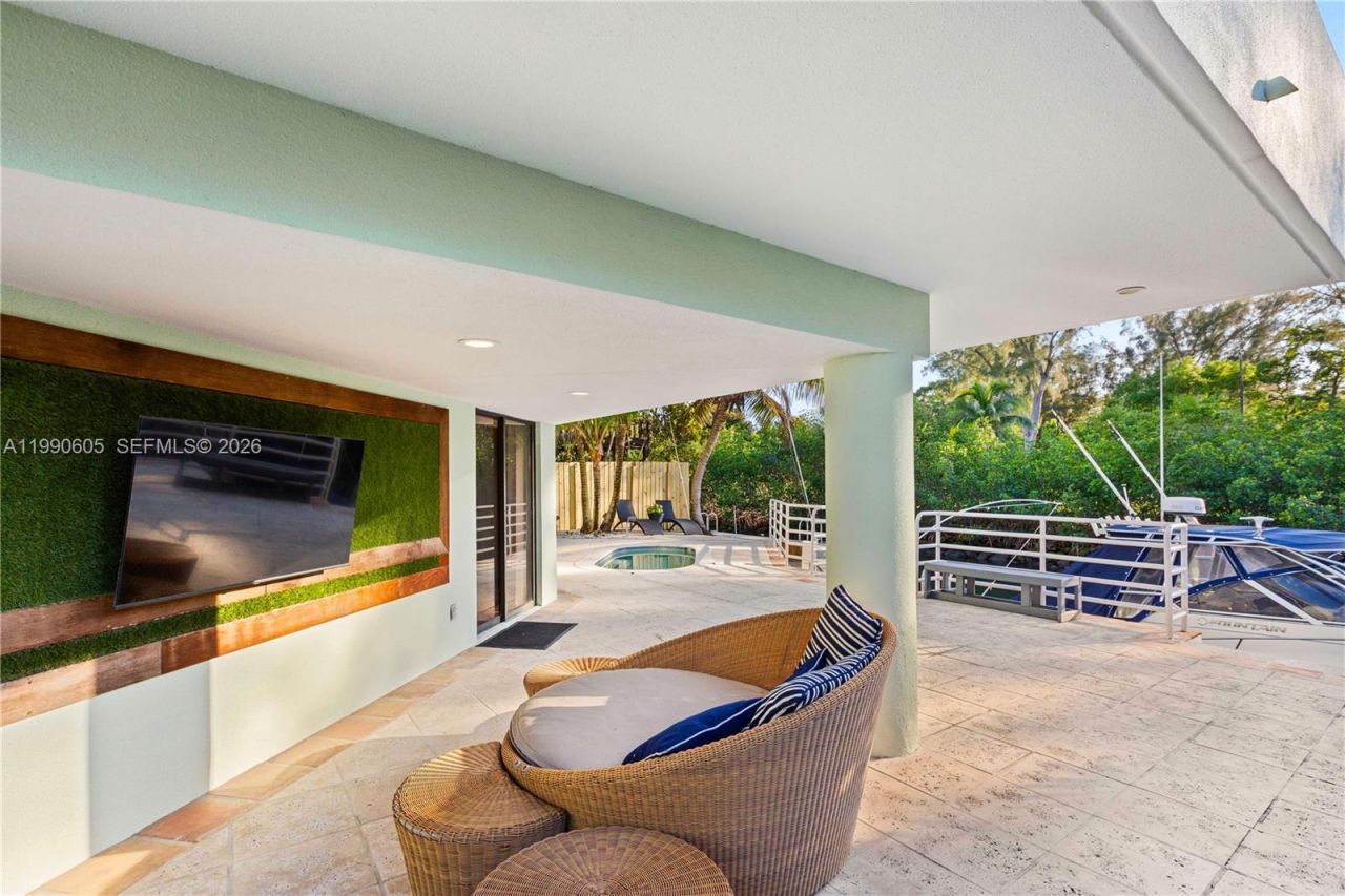 3520 Rockerman Rd, Miami, FL 33133 Photo