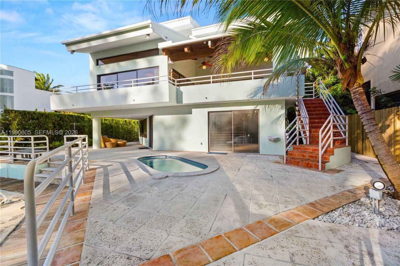 3520 Rockerman Rd, Miami, FL 33133 Photo