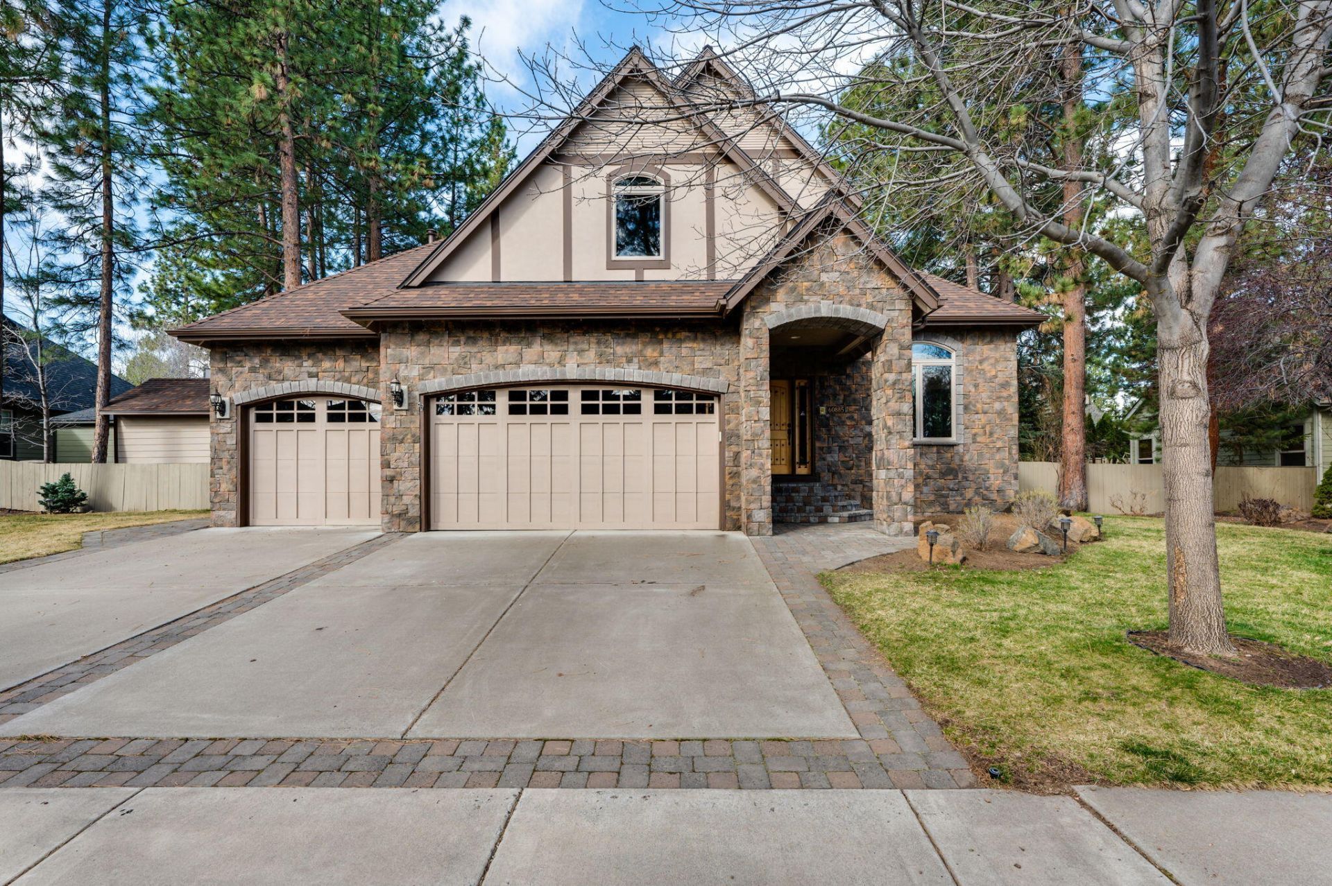 60885 Oasis Place, Bend, OR 97702 Main Photo