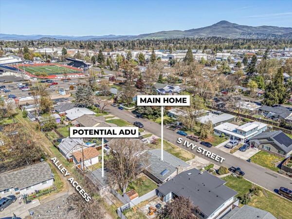 944 S Ivy Street, Medford, OR 97501