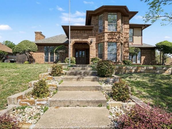 2428 Stonegate Drive N, Bedford, TX 76021