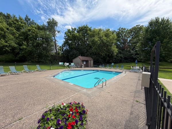 7401 W 101st Street, Unit 121, Bloomington, MN 55438