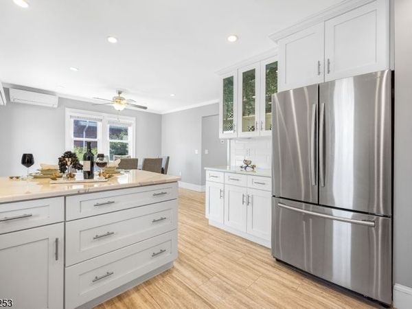 1130 Abbott Blvd, Fort Lee, NJ 07024